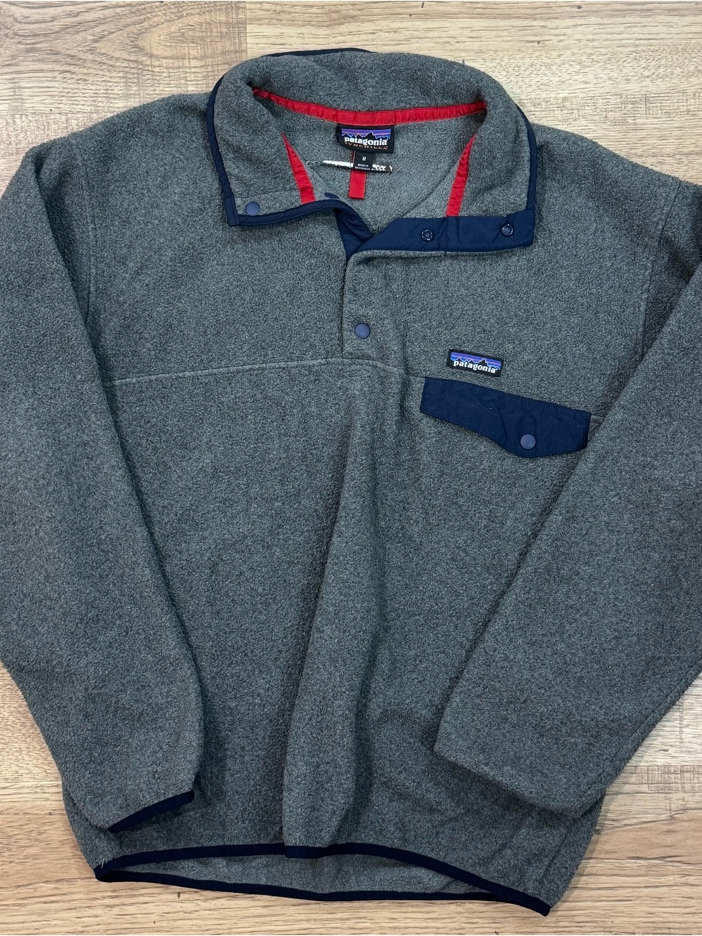 Patagonia men’s Gray Fleece Pullover with Navy Trim